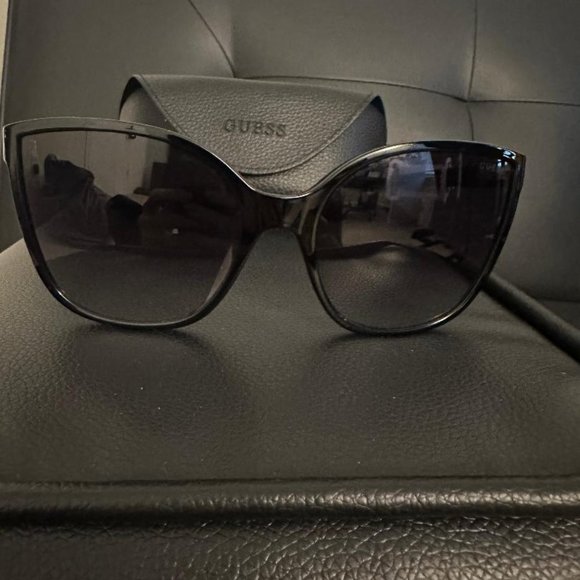 Guess Oversized Cat-Eye Sunglasses NWT main image 5